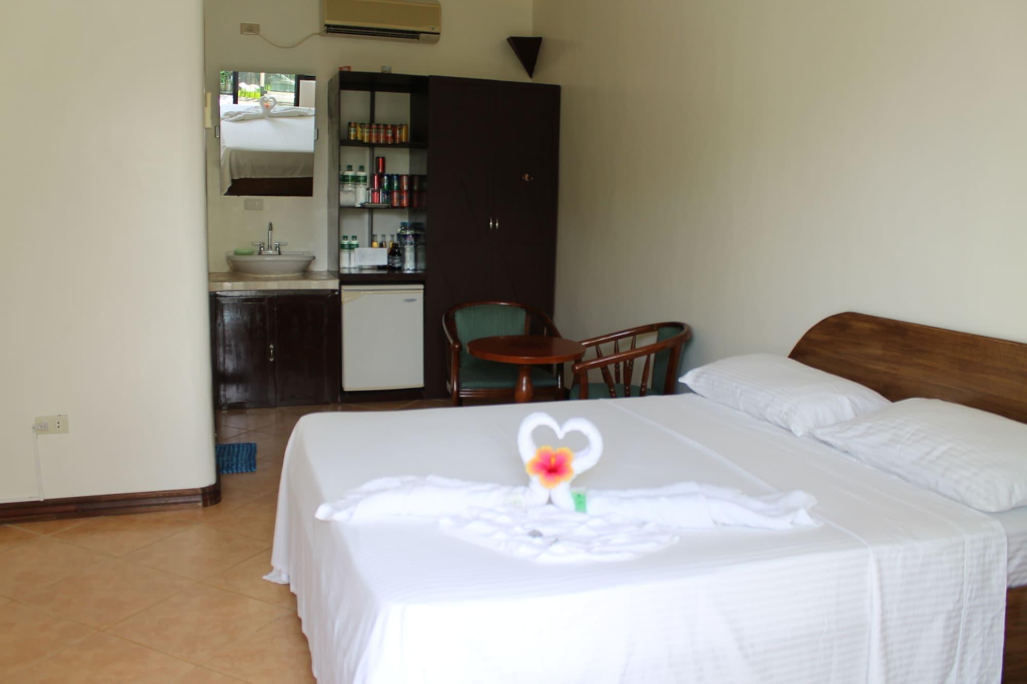 Turtle Inn Resort Manoc-Manoc Екстериор снимка